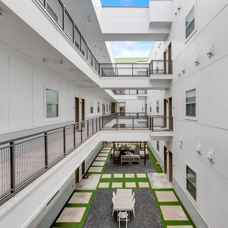 Snappy Loft Style 2Br I Gym I Parking I Workspace Даллас Екстер'єр фото